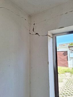 Predam garaz v Novych Zamkoch (ul. G.Bethlena) oproti Balogr