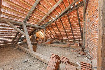 Predám obchodný objekt (budova) s 251 m2 pozemkom, situovaný