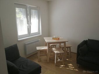Ponúkam na predaj rekreačnú chatu situovanú vo vyhľadávanej 
