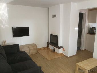Ponúkam na predaj rekreačnú chatu situovanú vo vyhľadávanej 