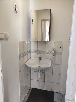 Ponúkam na predaj rekreačnú chatu situovanú vo vyhľadávanej 