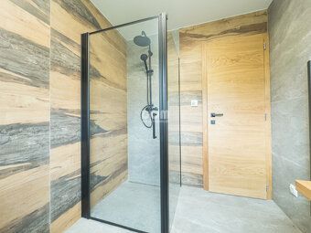 Ponúkam na predaj dvojpodlažný rodinný dom s úžitkovou ploch