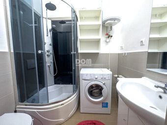Ponúkame Vám veľký dvojpodlažný 8 izbový rodinný dom v tiche