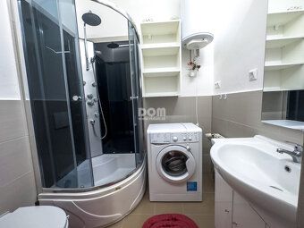 Ponúkame na predaj veľký dvojpodlažný 7 izbový rodinný dom v