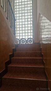 Poschodovy dom rozloha 220m2 nachadza sa na ulici P Totha po