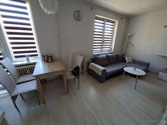 Ponúkame na predaj pekný 2 izbový byt v obci Slavošovce v by