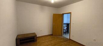 Prenajmem pekný prerobený, čiastočne zariadený byt v centre 