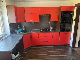 PRIESTRANNÉ BÝVANIE V TICHOM PROSTREDÍ: 120 m² PO REKONŠTRUK