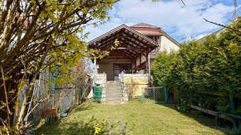 🏡 Rodinný dom s nádherným výhľadom na Lučenec – Opatová
Sú m