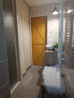 Ponúkam na predajm 3- izbový byt po rozsiahlej rekonštrukcii