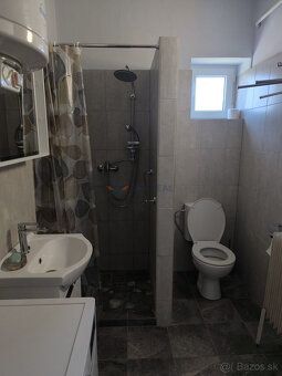 Typ: Rodinný dom Obec: Baka
🏡 Pokojné bývanie v skvelej dost