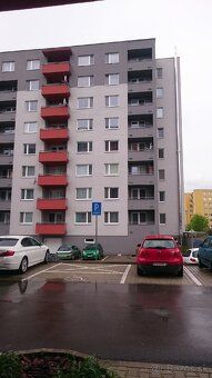 Prenajmem zariadený 1 izbový byt s parkovacím miestom. Cena 