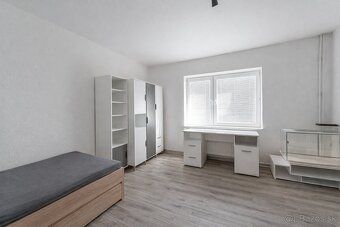 Ponúkame na predaj dvojpodlažný 6 izbový rodinný dom nachádz