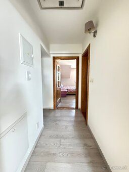 Ponúkame na predaj krásny priestranný 7 izbový Rodinný dom v