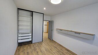 Ponúkame na prenájom 2-izbový byt v príjemnej lokalite Rozkv
