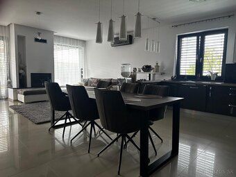 🏡 Moderný rodinný dom s bazénom a vírivkou – Veľké Úľany (Ek