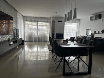 🏡 Moderný rodinný dom s bazénom a vírivkou – Veľké Úľany (Ek