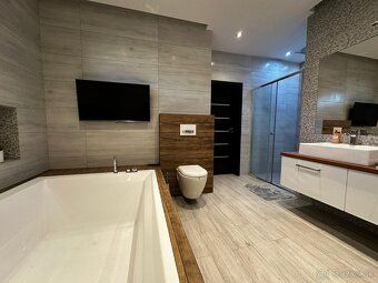 🏡 Moderný rodinný dom s bazénom a vírivkou – Veľké Úľany (Ek