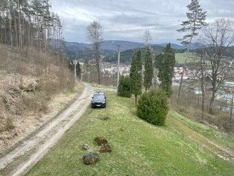 Ponúkame na predaj kaštieľ v Domaniži v nádhernej prírodnej 