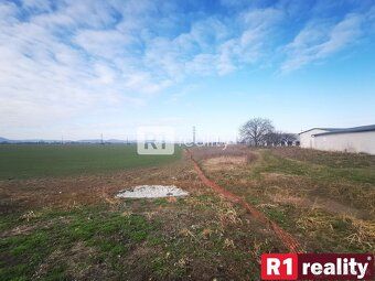 Ponúkame na predaj pozemok na komerčnú vystavbu výrobných há