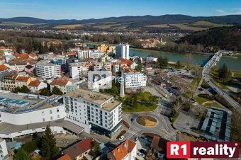 Ponúkame Vám na prenájom perfektný obchodno/kancelársky prie