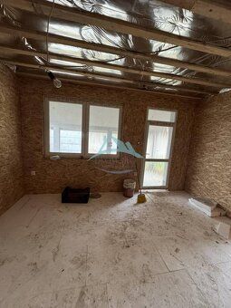 • Novostavba drevodomu 55m² s vlastným pozemkom 147m² v obci