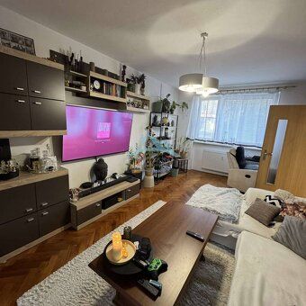 Priestranný 3-izbový byt (77 m²) v žiadanej lokalite – Šahy,