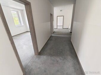 Ponúkame na prenájom komerčné priestory o výmere 320 m2 v Tv
