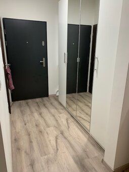 Ponúkame do prenájmu veľmi vkusný a moderný 3 izbový byt v n