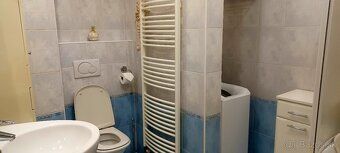 0918 463 296
Ponúkam na prenájom väčší tehlový 3 izbový byt 