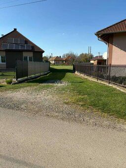 Ponúkame Vám na predaj slnečný a rovinatý pozemok v zastavan