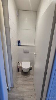 Dám do dlhodobého prenájmu 1 izbový byt v centre mesta ZH. B