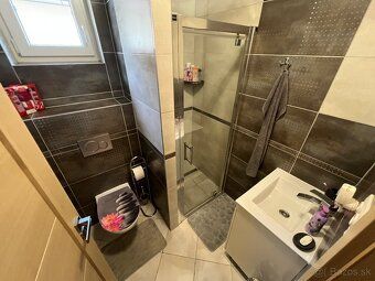 Ponúkame na predaj nový, 5 izbový, moderný, dvojpodlažný rod