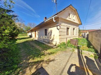🏡 VEĽKÝ STAVEBNÝ POZEMOK S RODINNÝM DOMOM IBA 9 KM OD PREŠOV