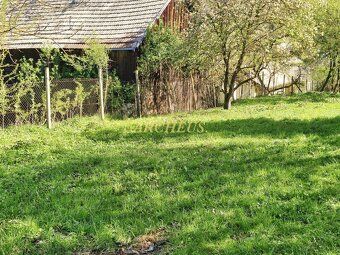 🏡 VEĽKÝ STAVEBNÝ POZEMOK S RODINNÝM DOMOM IBA 9 KM OD PREŠOV