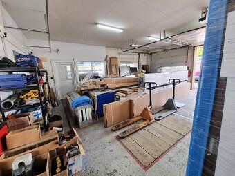 Ponúkame na predaj plne funkčný areál v obci Matúškovo. Tent