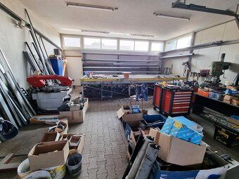 Ponúkame na predaj plne funkčný areál v obci Matúškovo. Tent