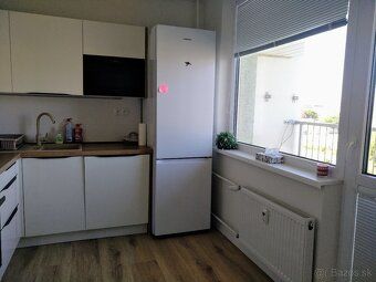 This fantastic 3-bedroom apartment is ideal for students see