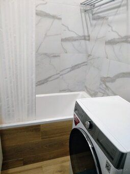 This fantastic 3-bedroom apartment is ideal for students see