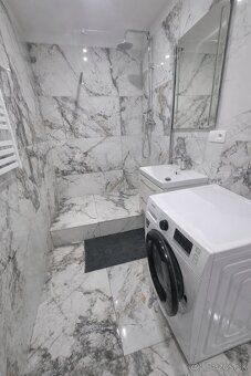 Ponúkam na predaj priestranný 2-izbový byt s výmerou 67 m², 
