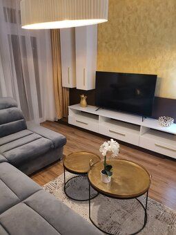 Ponúkame na prenájom luxusný 2i apartmán po úplnej veľmi štý