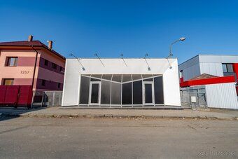 Ponúkame na predaj budovu pre obchod a služby vo frekventova