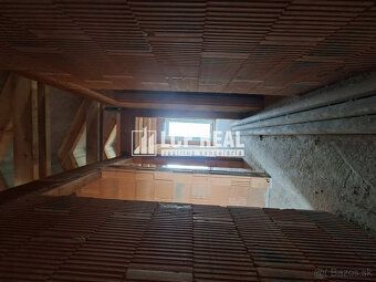 LCF Real Vám ponúka na predaj uzavretú hrubú stavbu chaty so