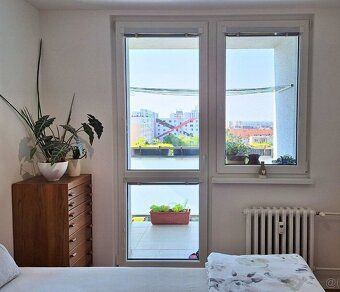 Na predaj ponúkame príjemný trojizbový byt na ulici L. Novom