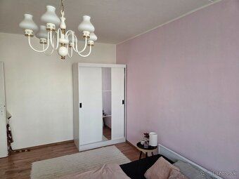 Priestranný a svetlý trojizbový byt o celkovej výmere 71,9 m