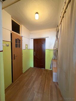 Ponúkam na predaj 1-izbový byt o výmere 42 m² v obci Lednick