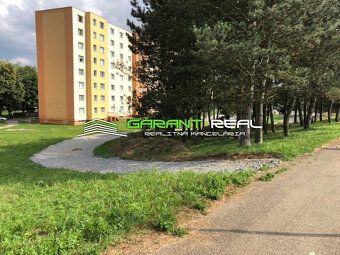 Ponúkame na predaj pozemok výstavbu rodinných domov o výmere