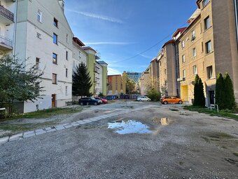Ponúkame na predaj priestranný 2-izbový byt v jednej z najži