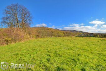 Ponúkame na predaj pozemok o výmere 5038 m², evidovaný v ext