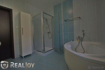Ponúkame na predaj moderný rodinný dom v obci Dvorany nad Ni